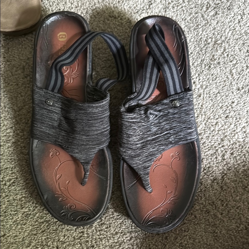 Bzees Gray Sandals Comfortable Flip-Flops